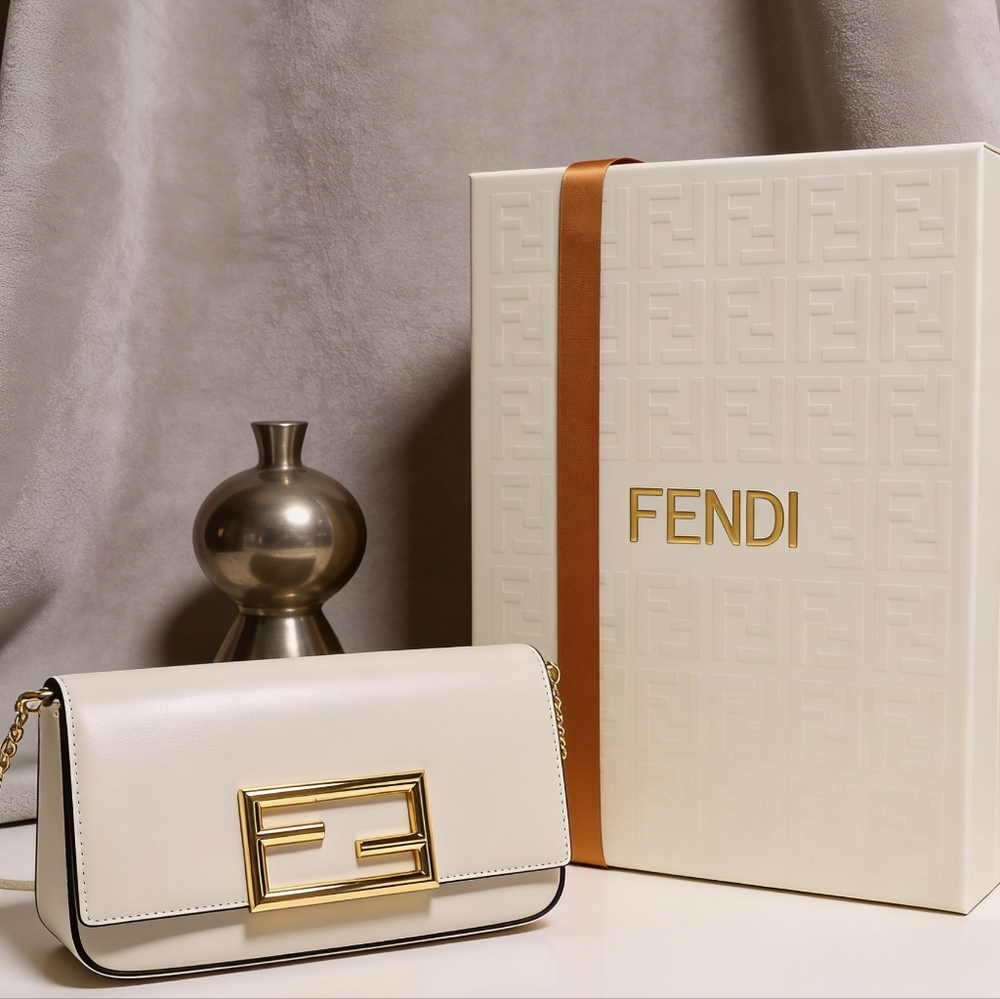 Fendi Medium Leather Shoulder Bag White - Picture 3 of 6